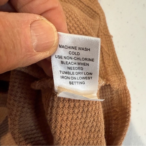 Pacsun Distressed Waffle Knit Shirt Long Sleeve T-Shirt Camel Men’s Size Small - Picture 9 of 9